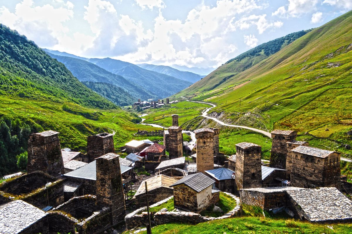 Ushguli to najwyżej położona wioska w Europie (2200 m n.p.m.)